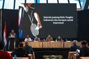 Ketua Umum PP PBSI terpilih periode 2020-2024, Agung Firman Sampurna (kiri) saat menyampaikan visi dan misi di munas PBSI 2020.