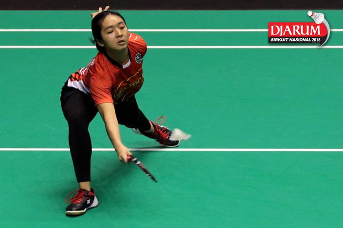 Melsya Nur Fitriani (Victory Bogor) mengembalikan shuttlecock. Melsya Nur Fitriani (Victory Bogor) mengembalikan shuttlecock.