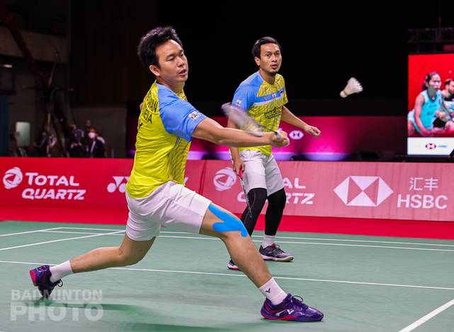 Ganda putra Indonesia, Hendra Setiawan/Mohammad Ahsan menyambut pengembalian. (Copyright: Badmintonphoto | Courtesy of BWF) Ganda putra Indonesia, Hendra Setiawan/Mohammad Ahsan menyambut pengembalian. (Copyright: Badmintonphoto | Courtesy of BWF)