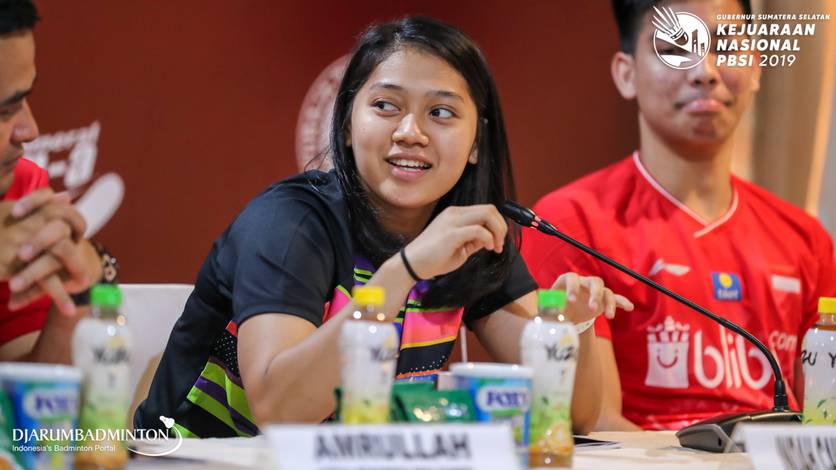 Pemain ganda campuran junior Indonesia, Indah Cahya Sari Jamil saat menghadiri konfrensi pers. Pemain ganda campuran junior Indonesia, Indah Cahya Sari Jamil saat menghadiri konfrensi pers.