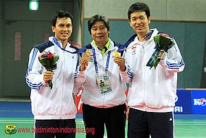 Herry IP Diapit oleh Hendra Setiawan/Mohammad Ahsan Saat Meraih Medali Emas Asian Games 2014. 