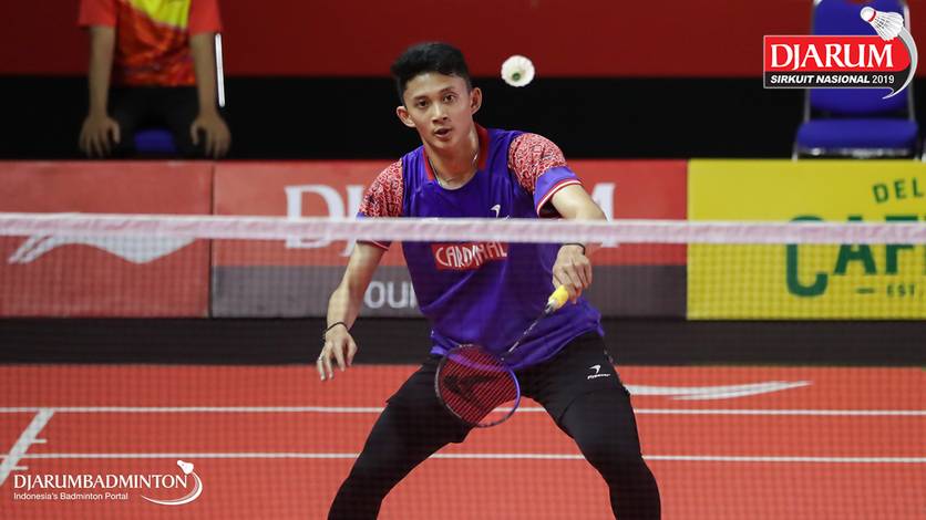 Abdul Kadir Zailani (PB Mutiara Cardinal) bersiap menyambut pengembalian. Abdul Kadir Zailani (PB Mutiara Cardinal) bersiap menyambut pengembalian.