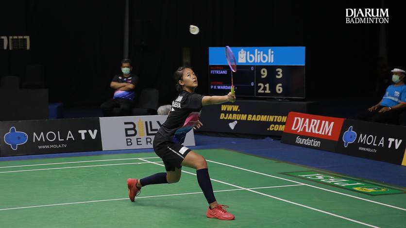 Putri Kusuma Wardani (Indonesia) mengembalikan shuttlecock. Putri Kusuma Wardani (Indonesia) mengembalikan shuttlecock.