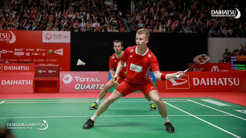 Kim Astrup/Anders Skaarup Rasmussen (Denmark) bersiap menghadang pengembalian. Kim Astrup/Anders Skaarup Rasmussen (Denmark) bersiap menghadang pengembalian.