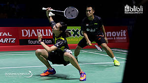 Hafiz Faizal/Gloria Emanuelle Widjaja saat tampil pada kejuaraan Blibli Indonesia Open 2018 BWF World Tour Super 1000.
