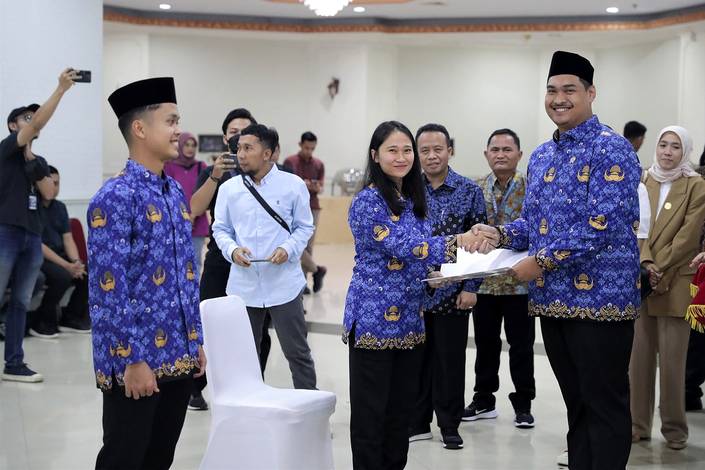 Sejumlah atlet dan mantan atlet bulu tangkis diangkat jadi PNS (Dok. Kementerian Pemuda dan Olahraga) Sejumlah atlet dan mantan atlet bulu tangkis diangkat jadi PNS (Dok. Kementerian Pemuda dan Olahraga)