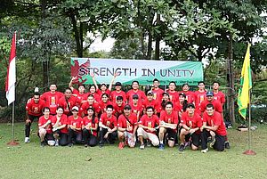 Tim Piala Thomas dan Uber Indonesia Berfoto Bersama Usai Melaksanakan Team Building.