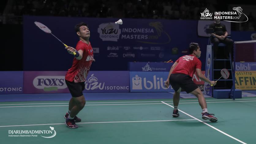 Berry Angriawan/Hardianto (Indonesia) bersiap menghadang pengembalian. Berry Angriawan/Hardianto (Indonesia) bersiap menghadang pengembalian.