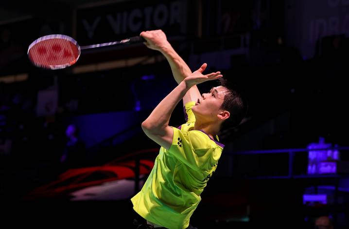 Brian Yang (Kanada) melepaskan serangan. (Foto: bwfbadminton.com) Brian Yang (Kanada) melepaskan serangan. (Foto: bwfbadminton.com)