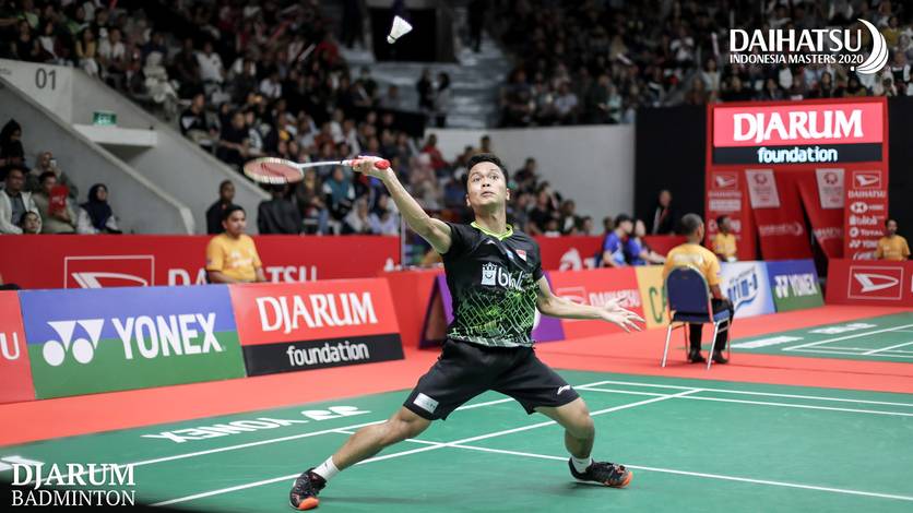 Anthony Sinisuka Ginting (Indonesia) bersiap menyambut pengembalian. Anthony Sinisuka Ginting (Indonesia) bersiap menyambut pengembalian.