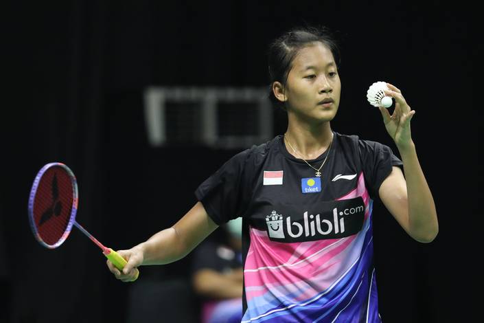 Putri Kusuma Wardani (tim Harimau) bersiap melakakukan servis. Putri Kusuma Wardani (tim Harimau) bersiap melakakukan servis.