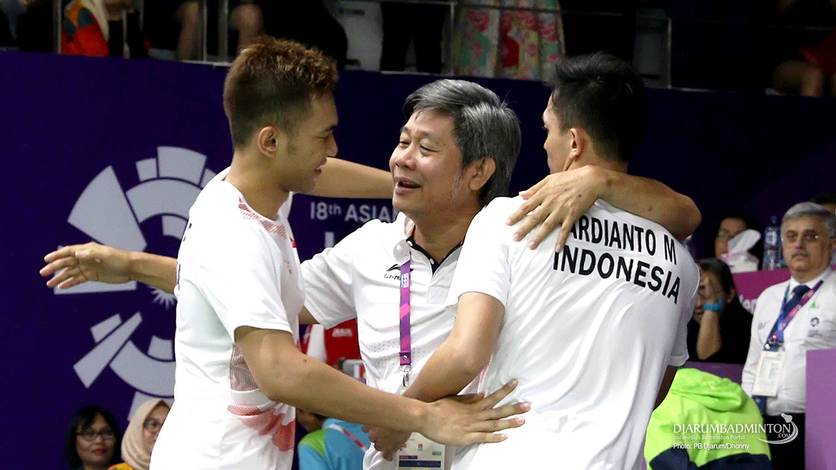 Herry Iman Pierngadi (tengah) saat memberikan selamat kepada Fajar Alfian/Muhammad Rian Ardianto. Herry Iman Pierngadi (tengah) saat memberikan selamat kepada Fajar Alfian/Muhammad Rian Ardianto.