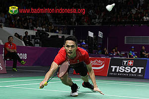 Jonatan Christie jatuh bangun menghadang serangan.