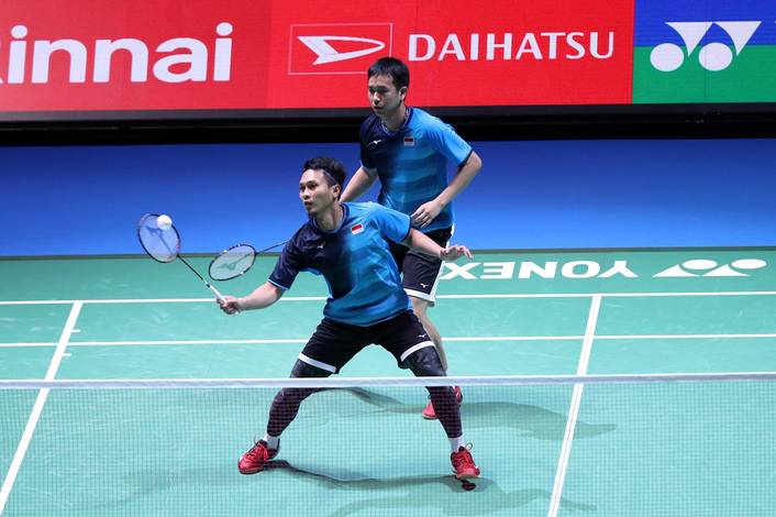 Hendra Setiawan/Mohammad Ahsan (Indonesia) mengembalikan shuttlecock. Hendra Setiawan/Mohammad Ahsan (Indonesia) mengembalikan shuttlecock.