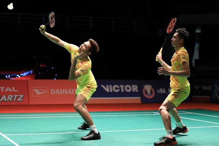 Fajar Alfian/Muhammad Rian Ardianto mengembalikan shuttlecock. Fajar Alfian/Muhammad Rian Ardianto mengembalikan shuttlecock.