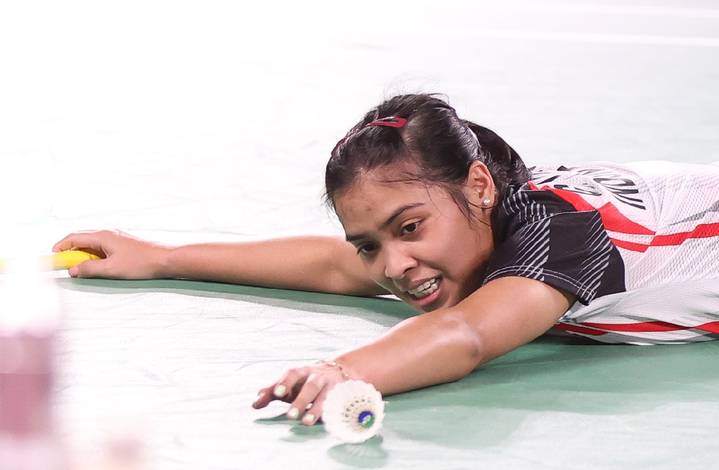 Gregoria Mariska Tunjung (Indonesia) jatuh bangun menggapai pengembalian lawan. (Foto: BADMINTONPHOTO - Yves Lacroix) Gregoria Mariska Tunjung (Indonesia) jatuh bangun menggapai pengembalian lawan. (Foto: BADMINTONPHOTO - Yves Lacroix)