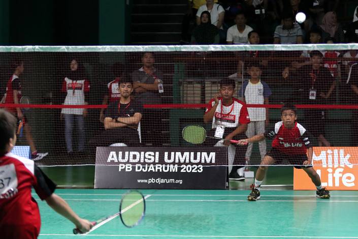 Salah satu laga di Tahap Turnamen Audisi Umum PB Djarum 2023 (Djarum Badminton) Salah satu laga di Tahap Turnamen Audisi Umum PB Djarum 2023 (Djarum Badminton)