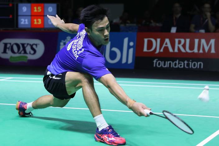 Shesar Hiren Rhustavito (PB Djarum Kudus) mengebalikan shuttlecock. Shesar Hiren Rhustavito (PB Djarum Kudus) mengebalikan shuttlecock.