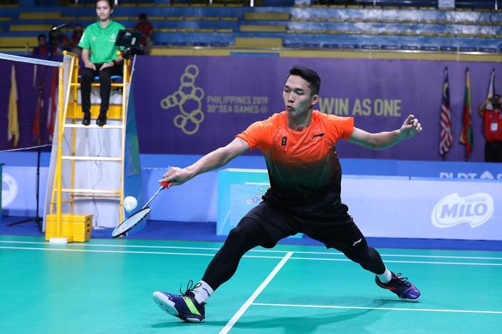 Jonatan Christie (Indonesia) menyambut pengembalian. Jonatan Christie (Indonesia) menyambut pengembalian.