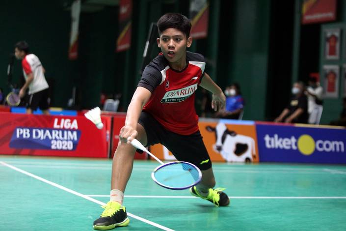 Moh. Zaki Ubaidillah menyambut pengembalian. Moh. Zaki Ubaidillah menyambut pengembalian.