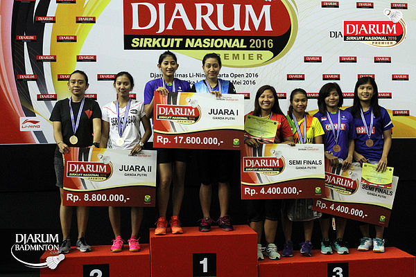 Christian Hadinata saat diwawancarai awak media pada saat Press Conference Audisi Umum Djarum Beasiswa Bulutangkis 2016 - Bandung